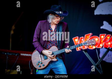 Mike Scott dei Waterboys si esibisce dal vivo al Cornbury Festival 2022 Foto Stock