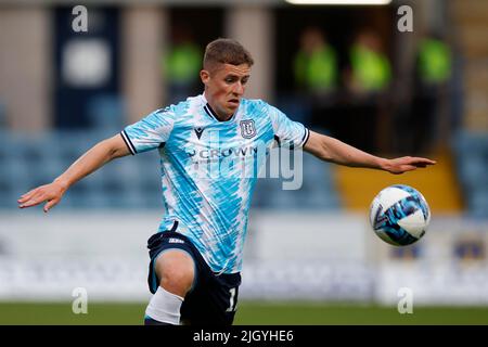 13th luglio 2022, Dens Park, Dundee, Scozia: Calcio pre-stagione, Dundee Versus Blackburn Rovers; Luke McCowan di Dundee Foto Stock