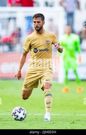 Olot, Spagna. 13th luglio 2022. Pjanic (FC Barcelona) in azione durante la partita di calcio amichevole tra l'UD Olot e il FC Barcelona, presso il Nou Estadi Municipal di Olot, Spagna, il 13 luglio 2022. Foto: SIU Wu. Credit: dpa/Alamy Live News Foto Stock