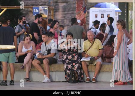 Valletta, Malta. 13th luglio 2022. La gente ama il cibo al Malta International Food Festival a la Valletta, Malta, il 13 luglio 2022. Credit: Jonathan Borg/Xinhua/Alamy Live News Foto Stock