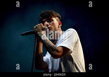 Tony Boy apre il concerto di Madame durante il Madame al Festival Suonica  2022, concerto di musica cantante italiana a Jesolo (VE), Italia, luglio 13  2022 Foto stock - Alamy