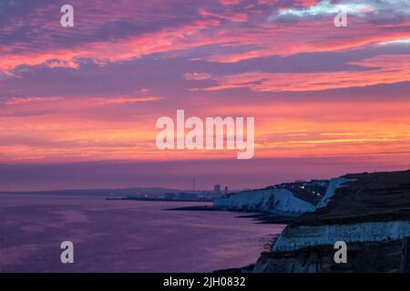 Brighton, UK, 13th luglio 2022, Tramonto preso dalla cima della scogliera 6 miglia ad est di Brighton 13th luglio 2022 Foto Stock