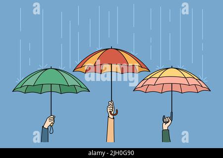 Mani che tengono ombrelloni colorati nascondendosi dalla pioggia in città. Persone all'aperto in caso di pioggia. Concetto di tempesta e sicurezza. Illustrazione vettoriale. Illustrazione Vettoriale