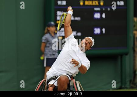 Tom Egberink (Thomas) dei Paesi Bassi è un tennista olandese che gioca nella gara di singles wellens chair al Wimbledon 2022. Foto Stock