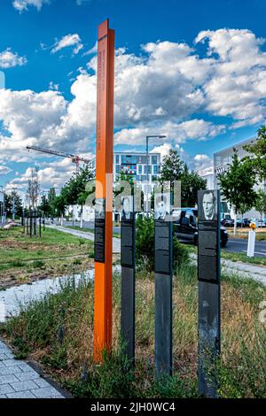 Marcatori commemorativi per le vittime del Muro di Berlino Dieter Berger, Michael Kollender e May Sahmland vicino alla Ernst Ruska Ufer, Adlershof, Berlino, Germania. Foto Stock