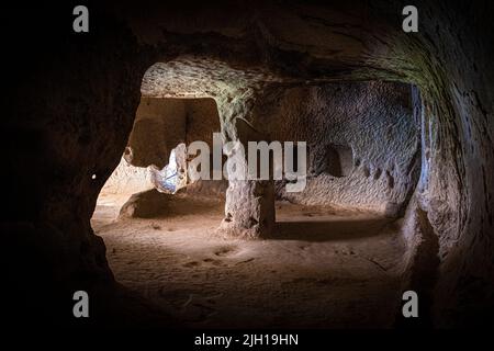 grotte antiche dimore nella valle di zelve in cappadocia turchia Foto Stock