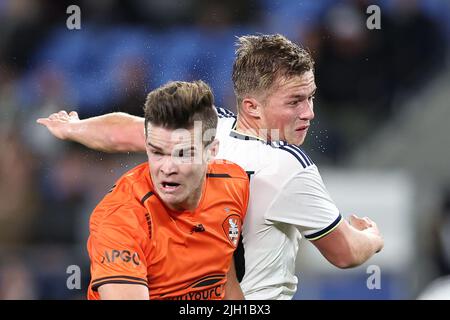 Robina, Australia. 12th giugno 2022. Jack Harrison di Leeds United compete per un header a Robina, Australia il 6/12/2022. (Foto di Patrick Hoelscher/News Images/Sipa USA) Credit: Sipa USA/Alamy Live News Foto Stock