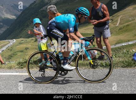 Alexey Lutsenko del Team Astana Qazaqstan durante il Tour de France 2022, gara ciclistica tappa 11, Albertville - col du Granon Serre Chevalier (152 km) il 13 luglio 2022 a Serre Chevalier, Francia - Foto: Laurent Lairys/DPPI/LiveMedia Foto Stock