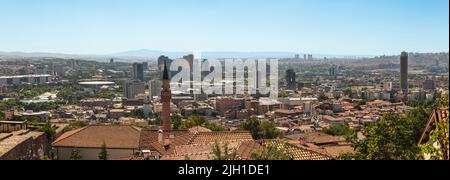 Splendida vista panoramica di Ankara, la capitale della Turchia, al tramonto Foto Stock