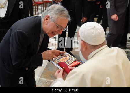 Vaticano. 14th luglio 2022. Italia, Roma, Vaticano, 2020/07/14. Papa Francesco riceve in udienza i partecipanti ai capitoli generali dell'Ordine Basiliano di San Josafat, l'Ordine della Madre di Dio e la Congregazione della Missione Vaticana Fotografia di Vatican Mediia/Catholic Press Foto LIMITATA ALL'USO EDITORIALE - NO MARKETING - NO CAMPAGNE PUBBLICITARIE. Credit: Independent Photo Agency/Alamy Live News Foto Stock