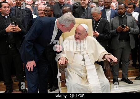 Vaticano. 14th luglio 2022. Italia, Roma, Vaticano, 2020/07/14. Papa Francesco riceve in udienza i partecipanti ai capitoli generali dell'Ordine Basiliano di San Josafat, l'Ordine della Madre di Dio e la Congregazione della Missione Vaticana Fotografia di Vatican Mediia/Catholic Press Foto LIMITATA ALL'USO EDITORIALE - NO MARKETING - NO CAMPAGNE PUBBLICITARIE. Credit: Independent Photo Agency/Alamy Live News Foto Stock