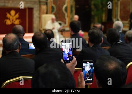 Vaticano. 14th luglio 2022. Italia, Roma, Vaticano, 2020/07/14. Papa Francesco riceve in udienza i partecipanti ai capitoli generali dell'Ordine Basiliano di San Josafat, l'Ordine della Madre di Dio e la Congregazione della Missione Vaticana Fotografia di Vatican Mediia/Catholic Press Foto LIMITATA ALL'USO EDITORIALE - NO MARKETING - NO CAMPAGNE PUBBLICITARIE. Credit: Independent Photo Agency/Alamy Live News Foto Stock