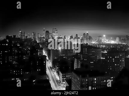 Paesaggio urbano di notte, vista a sud dal Carlyle Hotel, New York City, New York, USA, Gottscho-Schleisner Collection, 1937 Foto Stock