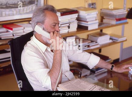 Città del Vaticano, Vatikanstadt. 14th luglio 2022. Eugenio Scalfari, fondatore della Repubblica, morì. Fotografato nella sede del giornale la Rebubblica, nel 1986. Roma (Italia) 14 luglio 2022 credito: dpa/Alamy Live News Foto Stock