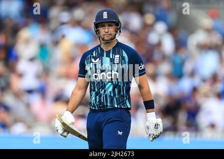 Liam Livingstone d'Inghilterra lascia il campo dopo essere stato catturato da Shreyas Iyer fuori dal bowling di Hardik Pandya d'India in, il 7/14/2022. (Foto di Mark Cosgrove/News Images/Sipa USA) Credit: Sipa USA/Alamy Live News Foto Stock