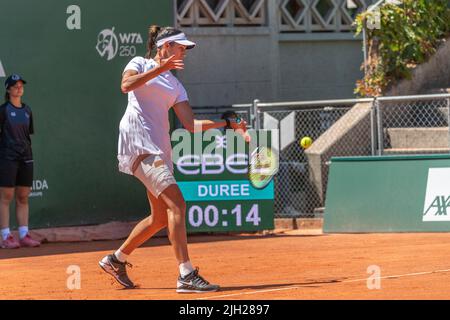 Losanna Svizzera, 07/14/2022: Olga Danilovi? Della Serbia è in azione durante il torneo di tennis di Losanna 2022 WTA 250. 2nd della finale 8th del torneo di tennis di Losanna 2022 WTA 250 si è svolto sul Centre Court Stadium di Losanna. (Foto di: Eric Dubost/Sipa USA) Foto Stock