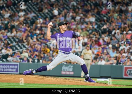 Denver CO, Stati Uniti. 13th luglio 2022. Robert Stephenson (29), lanciatore del Colorado, lancia un campo durante il gioco con San Diego Padres e Colorado Rockies tenuti al Coors Field di Denver Co. David Seelig/Cal Sport Medi. Credit: csm/Alamy Live News Foto Stock