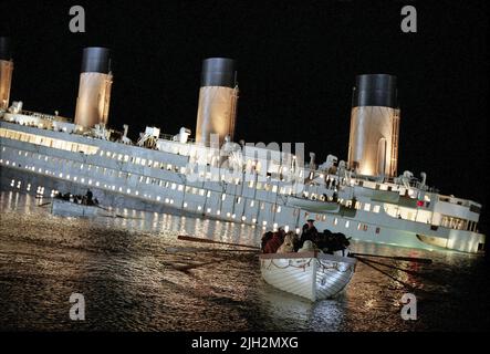 Scialuppa di salvataggio della scena, Titanic, 1997 Foto Stock