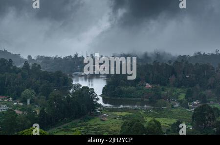 Vista panoramica sul lago Kodaikanal, Tamilnadu, India Foto Stock