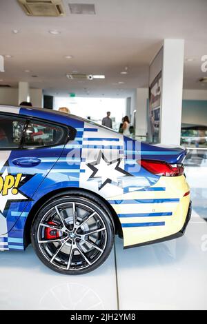 Presentazione della BMW 8 X Jeff Koons a Zagabria, Croazia, il 14 luglio 2022. La 8 X Jeff Koons è una BMW 2023 in edizione limitata M850i Gran Coupe progettata dall'artista americano Jeff Koons. BMW venderà solo 99 copie della vettura in tutto il mondo. Foto Stock