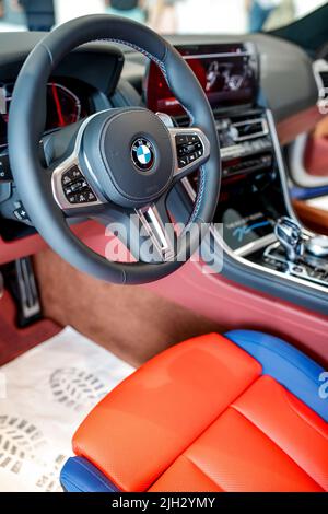 Presentazione della BMW 8 X Jeff Koons a Zagabria, Croazia, il 14 luglio 2022. La 8 X Jeff Koons è una BMW 2023 in edizione limitata M850i Gran Coupe progettata dall'artista americano Jeff Koons. BMW venderà solo 99 copie della vettura in tutto il mondo. Foto Stock