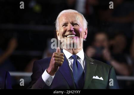 Gerusalemme, Israele. 14th luglio 2022. Il presidente degli Stati Uniti Joe Biden sorride partecipando alla cerimonia di apertura dei Giochi di Maccabiah al Teddy Stadium di Gerusalemme, Israele, giovedì 14 luglio 2022. Pool Photo by Ronen Zvulun/UPI Credit: UPI/Alamy Live News Foto Stock