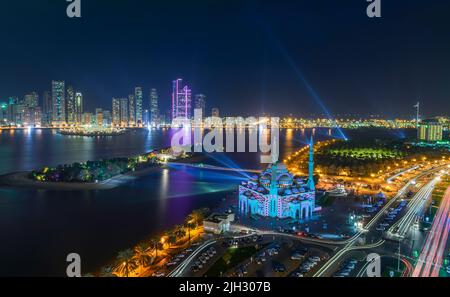 Bella vista aerea Sharjah al Noor Moschea durante il Sharjah Light Festival, Emirati Arabi Uniti Foto Stock