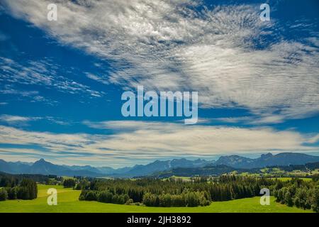DE - BAVIERA/ALLGAEU: Paesaggio alpino visto da Seeleuten nella regione di Allgaeu (HDR-Fotografia) Foto Stock