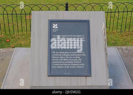 Woke National Trust rimozione della meridiana nera africana, di fronte a Dunham Massey Hall, mentre volano la bandiera etiope, Altrinchma, Cheshire, Inghilterra, Regno Unito Foto Stock