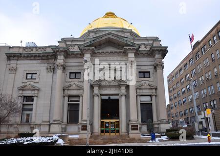 La Savings Bank of Utica è stata costruita nel 1900 su 233 Genesee Street nel centro di Utica, New York state NY, USA. Foto Stock