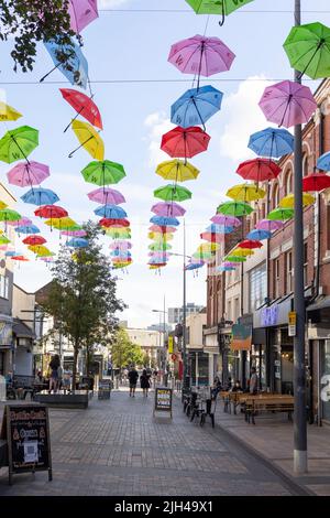 Hanley-Stoke-on-Trent, Staffordshire-Regno Unito 14 luglio 2022 il progetto Umbrella, celebra la neurodiversità e la consapevolezza ADHD, Piccadilly Hanle Foto Stock