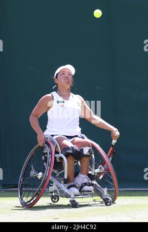 Yui Kamiji del Giappone (nella foto) in Singles della sedia a rotelle delle Signore a Wimbledon 2022. In finale ha perso a Diede de Groot dei Paesi Bassi 4-6, 2-6. Foto Stock