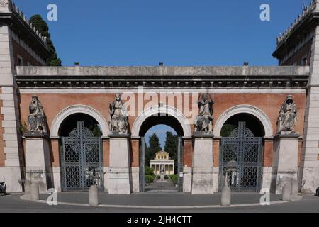 INGRESSO AL CIMITERO STORICO E MONUMENTALE DI VERANO Foto Stock