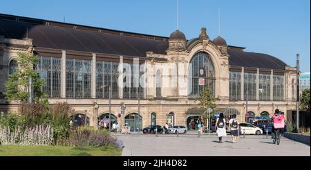 Amburgo, Germania. 23rd giugno 2022. Vista da Dag-Hammarskjöld-Platz a Dammtor Bahnhof, una delle cinque stazioni ferroviarie a lunga distanza di Amburgo. Credit: Markus Scholz/dpa/Alamy Live News Foto Stock