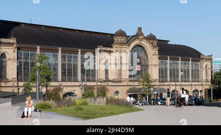 Amburgo, Germania. 23rd giugno 2022. Vista da Dag-Hammarskjöld-Platz a Dammtor Bahnhof, una delle cinque stazioni ferroviarie a lunga distanza di Amburgo. Credit: Markus Scholz/dpa/Alamy Live News Foto Stock