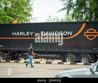 Terengganu, Malesia - 26 giugno 2022 : Parcheggio per camion Harley Davidson alla settimana delle biciclette. Foto Stock