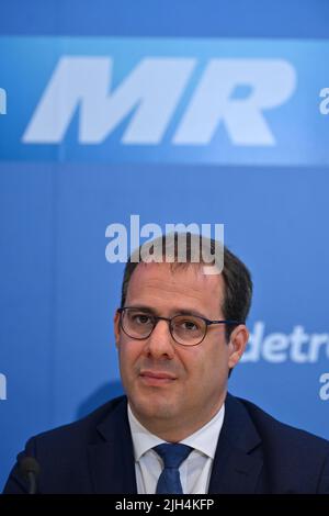 Bruxelles, Belgio. 15th luglio 2022. David Clarinval del Ministro dell'Agricoltura e delle PMI è stato raffigurato durante la cerimonia di giuramento di Labib, che diventerà il nuovo Ministro degli Esteri in sostituzione di Wilmes, nel Palazzo reale, venerdì 15 luglio 2022, a Bruxelles. Labib, ex giornalista, sostituisce Wilmes, che si è dimesso dalla sua funzione. BELGA PHOTO HATIM KAGHAT Credit: Belga News Agency/Alamy Live News Foto Stock