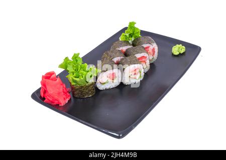 Sushi roll giapponese di pesce isolato su bianco primo piano. Ristorante di cucina Giapponese, piatto di roll o piatto di sushi maki gunkan. Rotoli di sushi Maki con Foto Stock