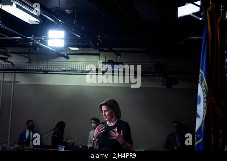 Washington DC, Stati Uniti. 14th luglio 2022. Il relatore della Camera dei rappresentanti degli Stati Uniti Nancy Pelosi (democratico della California) arriva per la sua conferenza stampa settimanale al Campidoglio degli Stati Uniti a Washington, DC, giovedì 14 luglio 2022. Photo by Rod Lammey/CNP/ABACAPRESS.COM Credit: Abaca Press/Alamy Live News Foto Stock