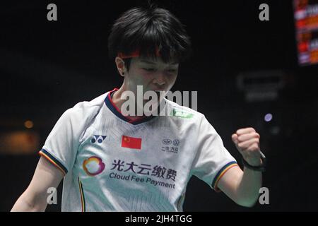 Singapore. 15th luglio 2022. Wang Zhiyi della Cina festeggia durante la partita finale femminile del quarto contro Gregoria Mariska Tunjung dell'Indonesia al torneo di badminton del Singapore Open 2022 a Singapore, il 15 luglio 2022. Credit: Allora Chih Wey/Xinhua/Alamy Live News Foto Stock