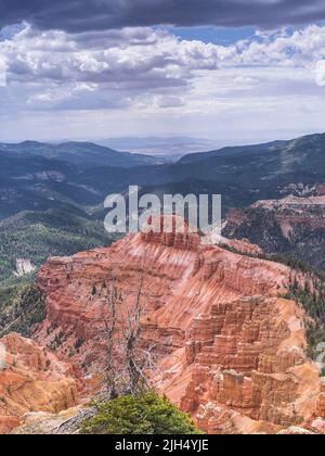 Chessmen Ridge si affaccia. Cedar Breaks National Monument. Utah. USA Foto Stock