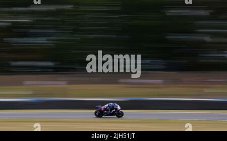 Christophe Ponsson di Gil Motor Sport-Yamaha durante il giorno uno del MOTUL FIM Superbike World Championship 2022 a Donington Park, Leicestershire. Data foto: Venerdì 15 luglio 2022. Foto Stock