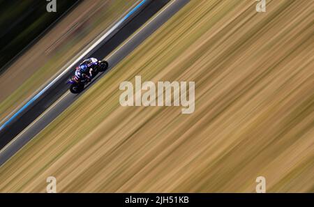 Christophe Ponsson di Gil Motor Sport-Yamaha durante il giorno uno del MOTUL FIM Superbike World Championship 2022 a Donington Park, Leicestershire. Data foto: Venerdì 15 luglio 2022. Foto Stock