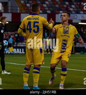 Nikola Krstović in azione - Cliftonville Vs DAC 1904 - UEFA Europa Conference League Foto Stock