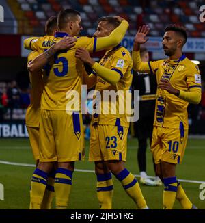Nikola Krstović in azione - Cliftonville Vs DAC 1904 - UEFA Europa Conference League Foto Stock