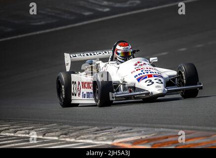 Zandvoort, Paesi Bassi. 15th luglio 2022. 2022-07-15 14:12:08 ZANDVOORT - automobili di corsa classiche durante il Gran Premio storico Zandvoort. Durante le gare sono esposte molte auto classiche e abbigliamento del passato. ANP REMKO DE WAAL netherlands out - belgium out Credit: ANP/Alamy Live News Foto Stock