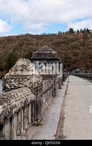 La diga di Vyrnwy costruita tra il 1881 e il 1890 fu progettata dagli ingegneri George Frederick Deacon e Thomas Hawksley è una diga in muratura sormontata da una strada Foto Stock