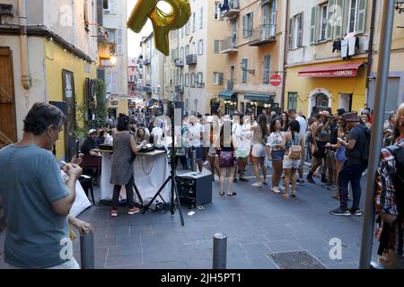 Nizza, Francia, 21 giugno 2022. Spettacoli dal vivo come parte della Fete de la musique in vari luoghi nel centro storico di Nizza. Foto Stock