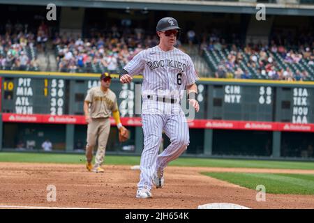 Denver CO, Stati Uniti. 14th luglio 2022. Il catcher del Colorado Brian Serven (6) corre a terzi durante la partita con San Diego Padres e Colorado Rockies tenuto al Coors Field di Denver Co. David Seelig/Cal Sport Medi. Credit: csm/Alamy Live News Foto Stock