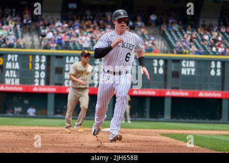Denver CO, Stati Uniti. 14th luglio 2022. Il catcher del Colorado Brian Serven (6) corre a terzi durante la partita con San Diego Padres e Colorado Rockies tenuto al Coors Field di Denver Co. David Seelig/Cal Sport Medi. Credit: csm/Alamy Live News Foto Stock